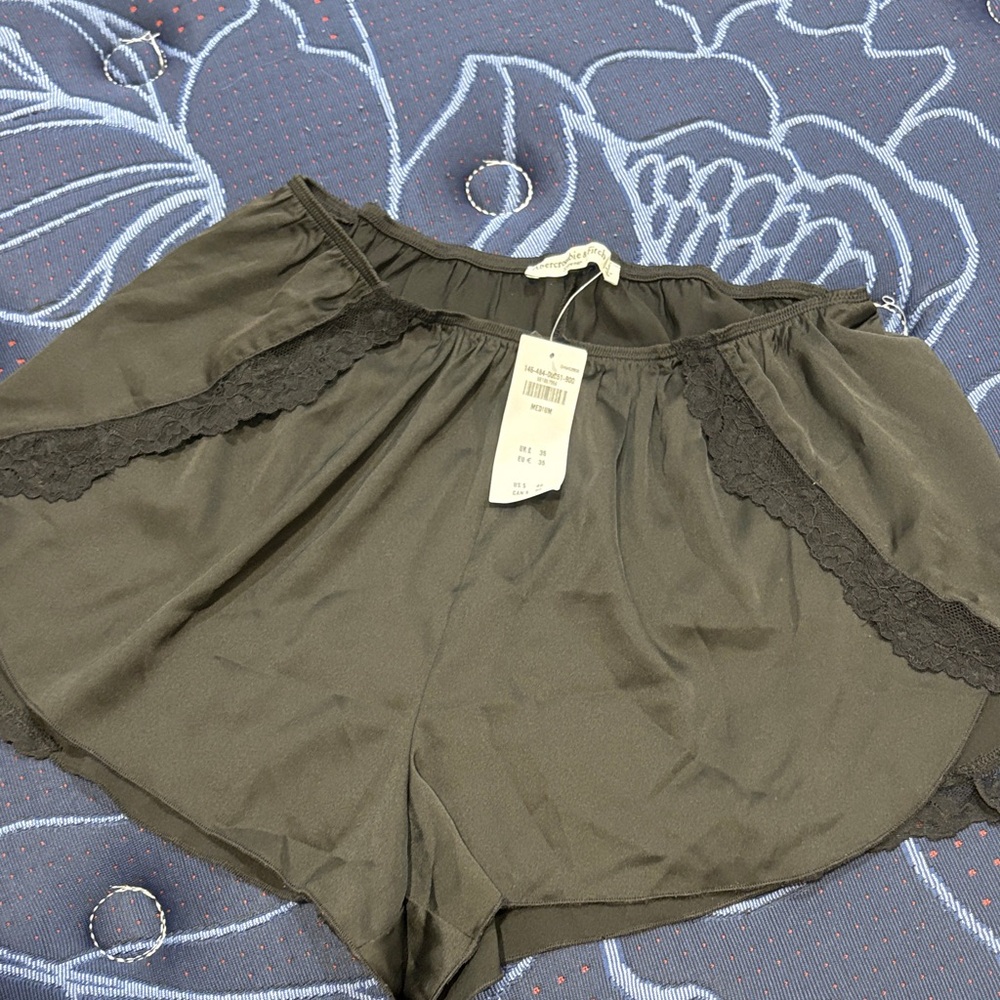 NWT Abercrombie & Fittch Lace Trim Satin Shorts